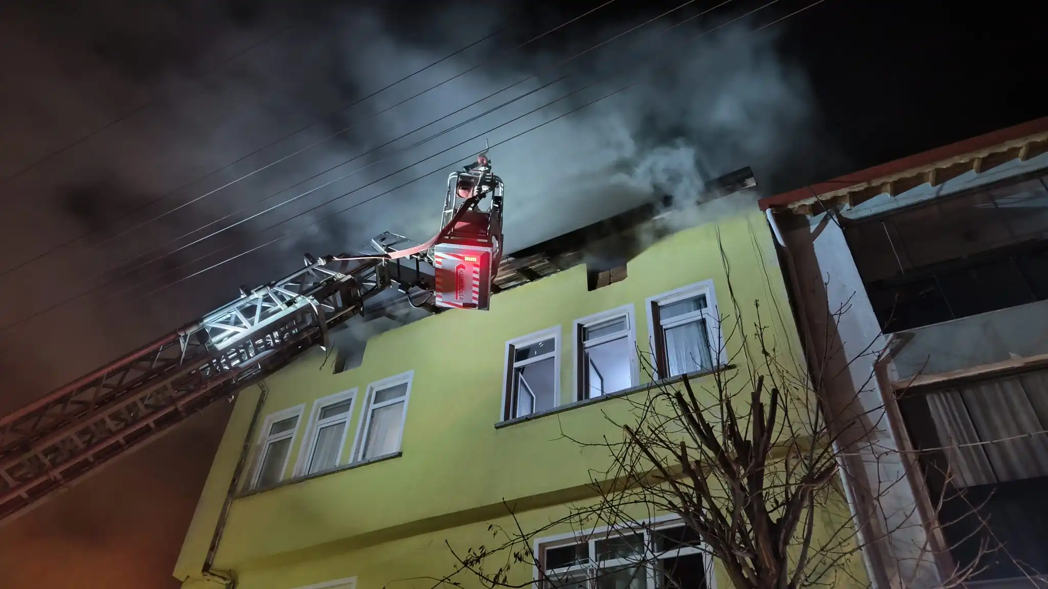 Kütahya’da Binada Çıkan Yangın Korkuya Neden Oldu (2)