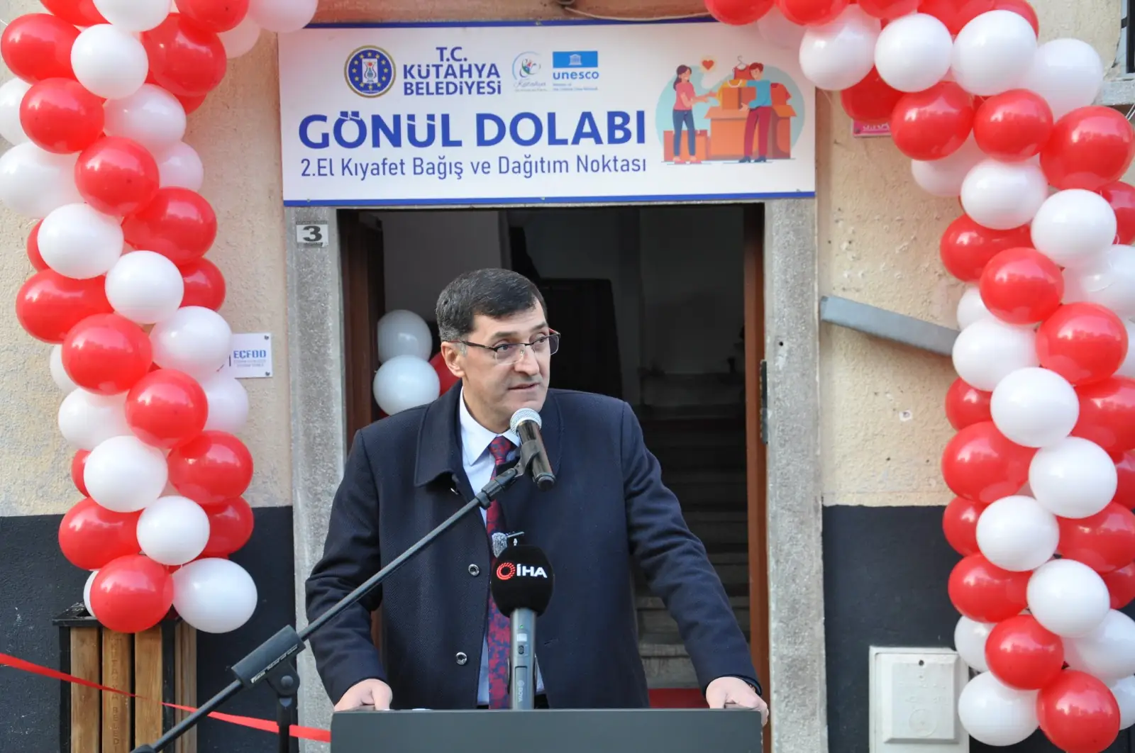 Kütahya’da Ihtiyaç Sahipleri Için “Gönül Dolabı” Açıldı (2)