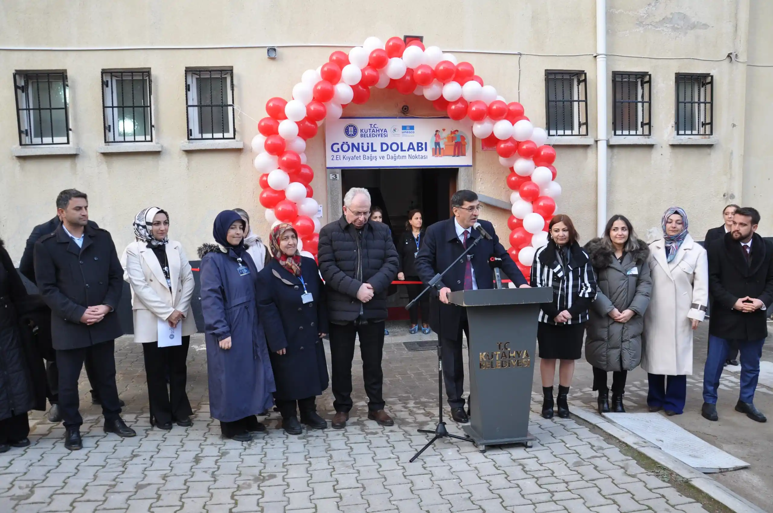 Kütahya’da Ihtiyaç Sahipleri Için “Gönül Dolabı” Açıldı (9)