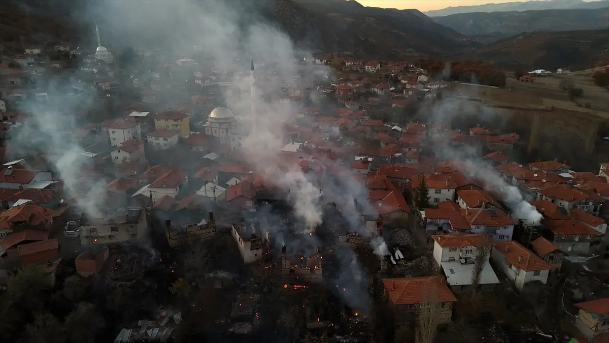 Kütahya'da Köydeki Yangın Söndürüldü (10)