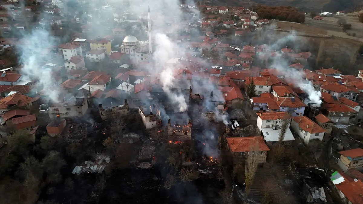 Kütahya'da Köydeki Yangın Söndürüldü (9)