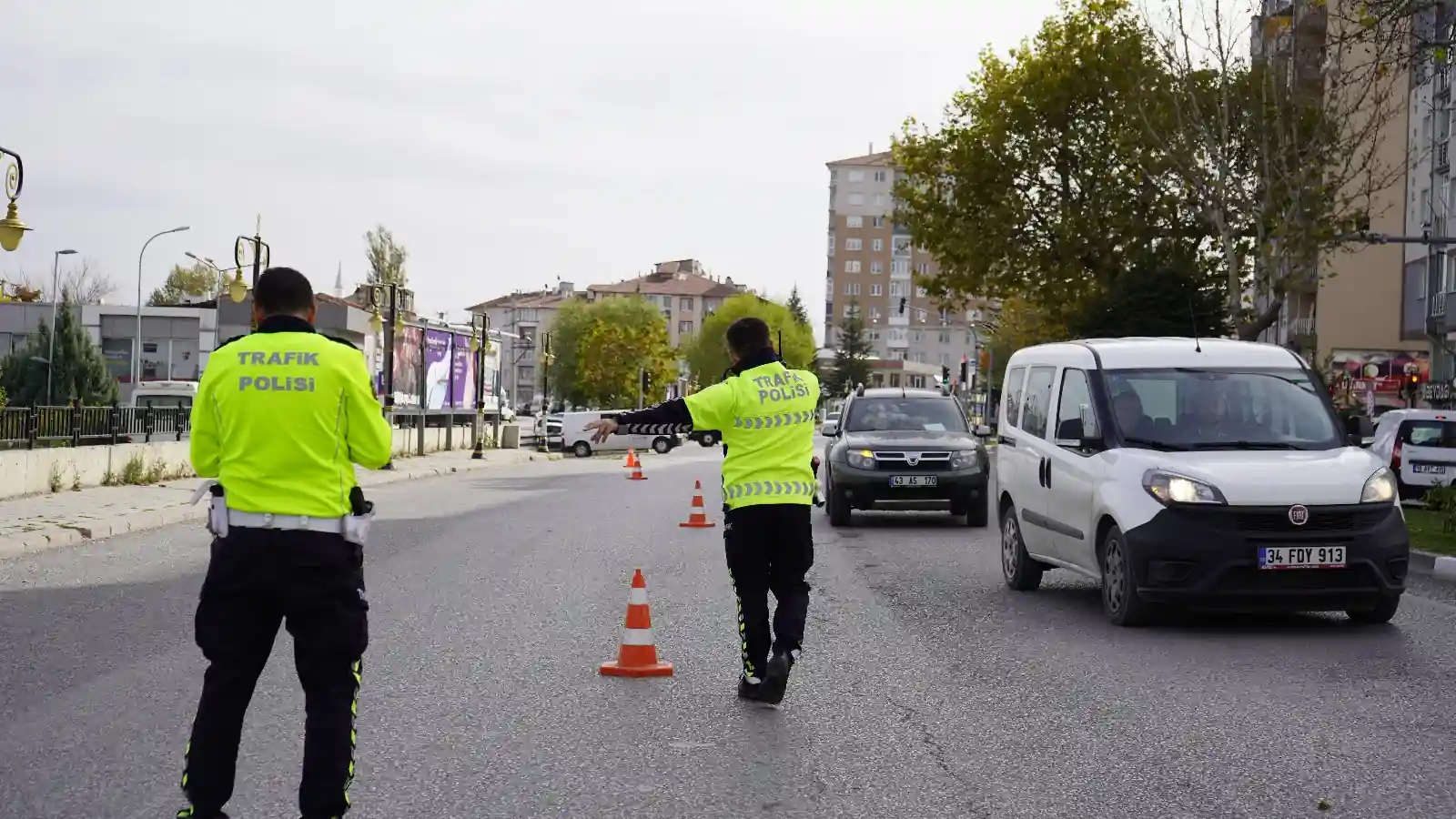 Kütahyada Kurallara Uymayan Sürücüler Denetlendi1