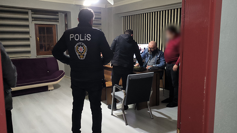 Kütahya'da Müşteri Masöre Masaj Yaparken Yakalandı (6)