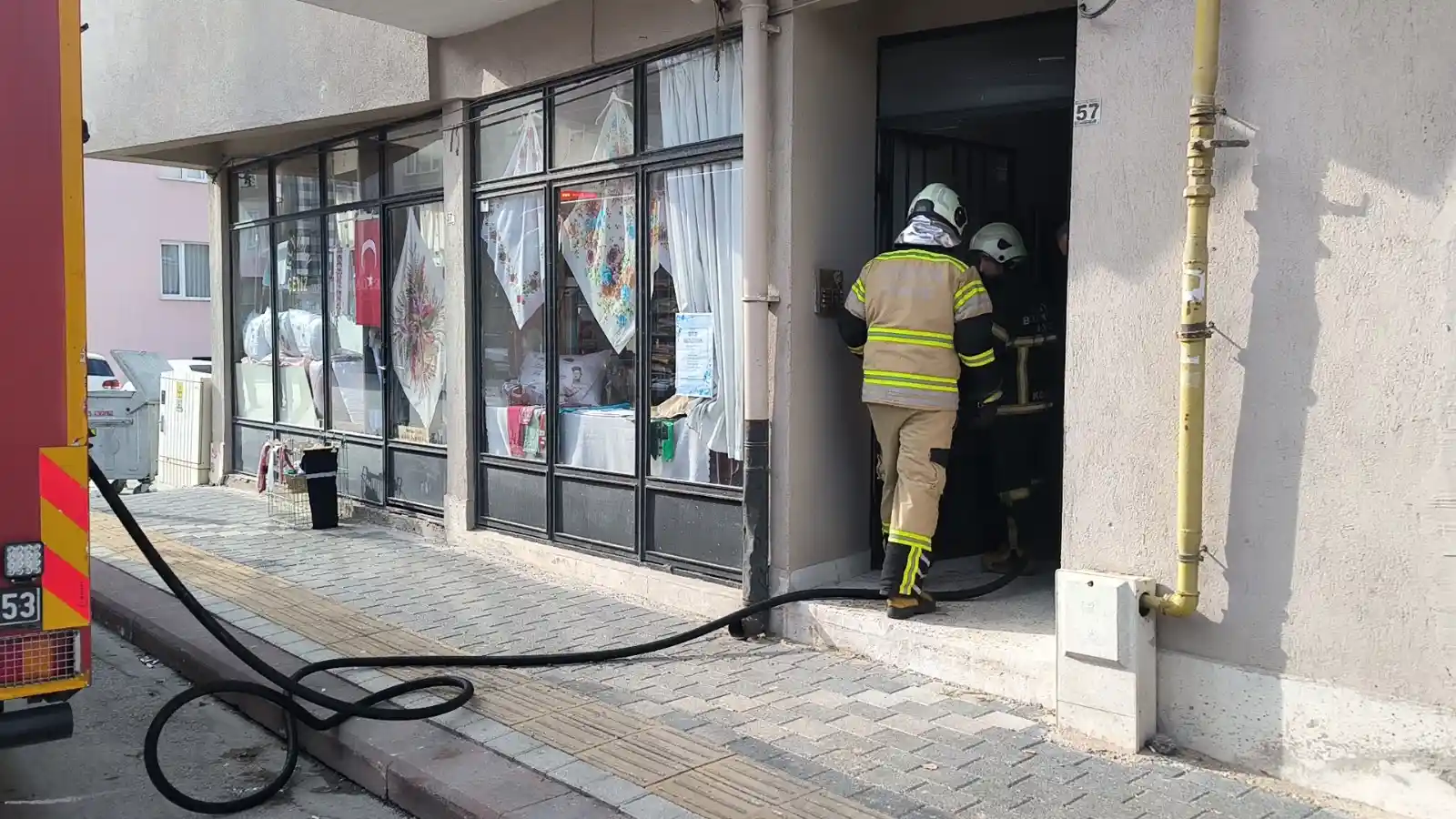 Kütahya'da Patlayan Davlumbaz Ekipleri Alarma Geçirdi (2)