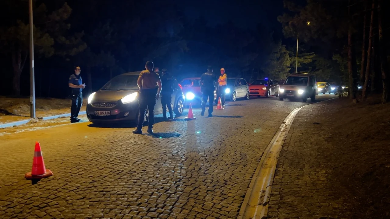 Kütahya’da Polis Ekipleri Kuralsız Sürücüleri Yakaladı3