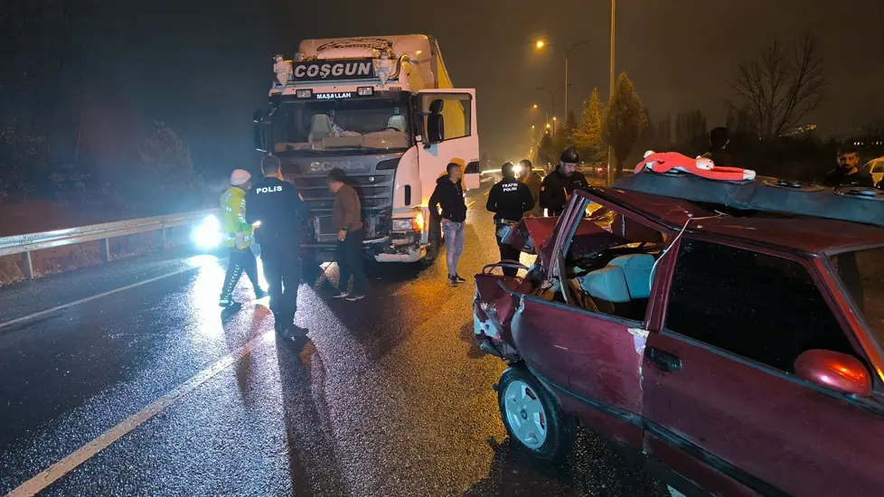 Kütahya’da Tır Otomobile Çaptı 3 Yaralı (11)