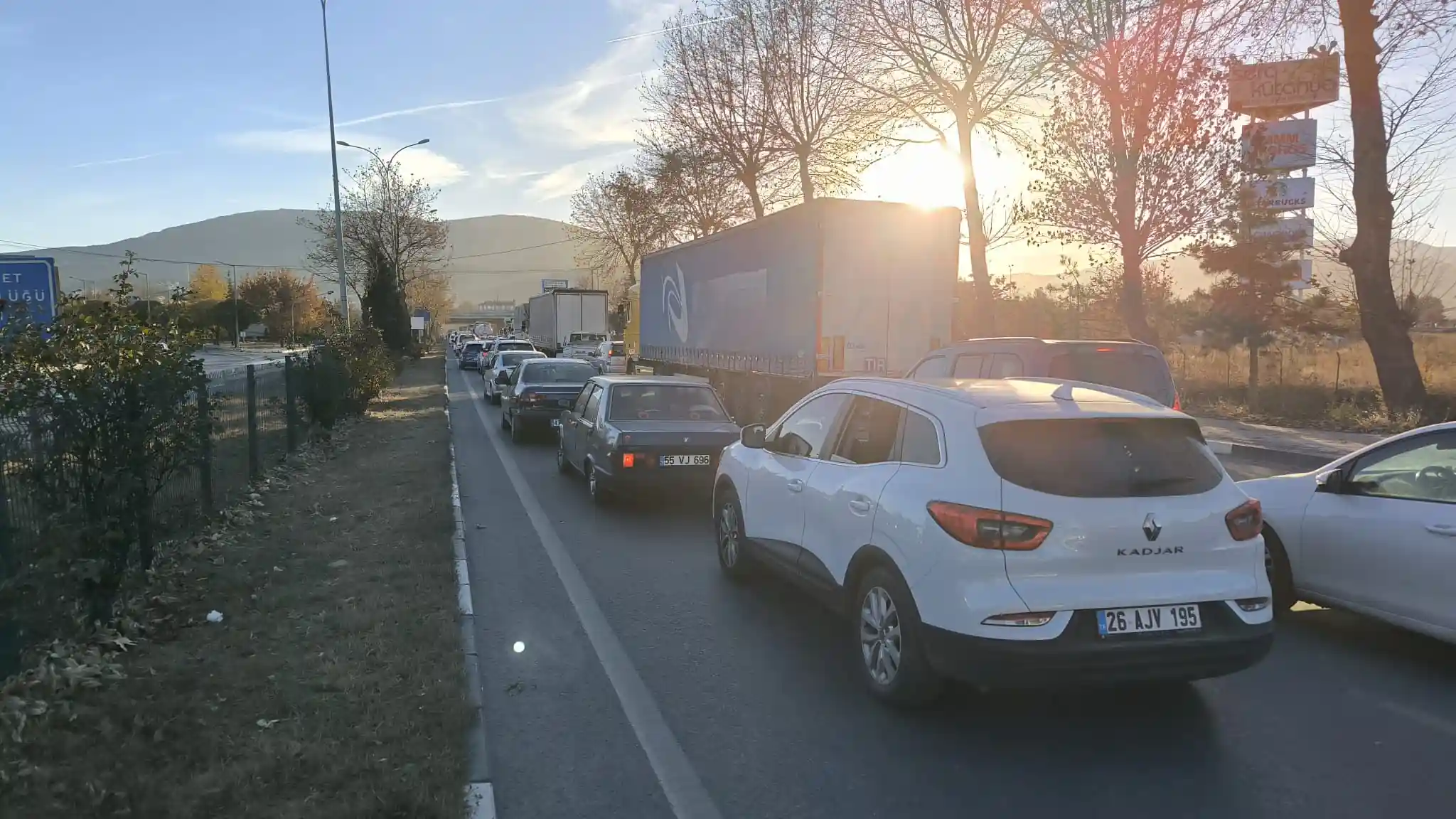 Kütahyada Yelken Direği Trafiği Felç Etti2