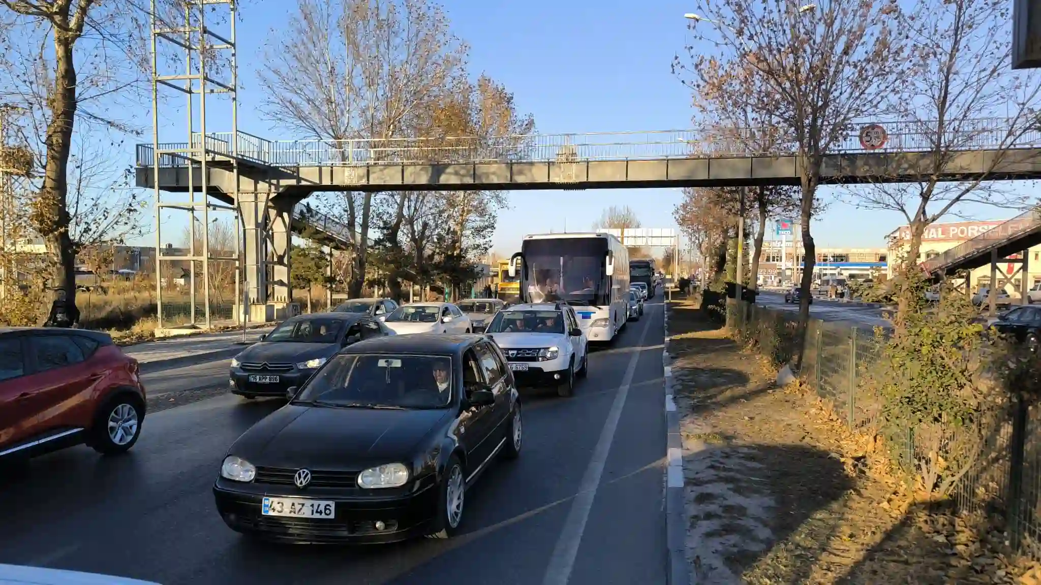 Kütahyada Yelken Direği Trafiği Felç Etti3