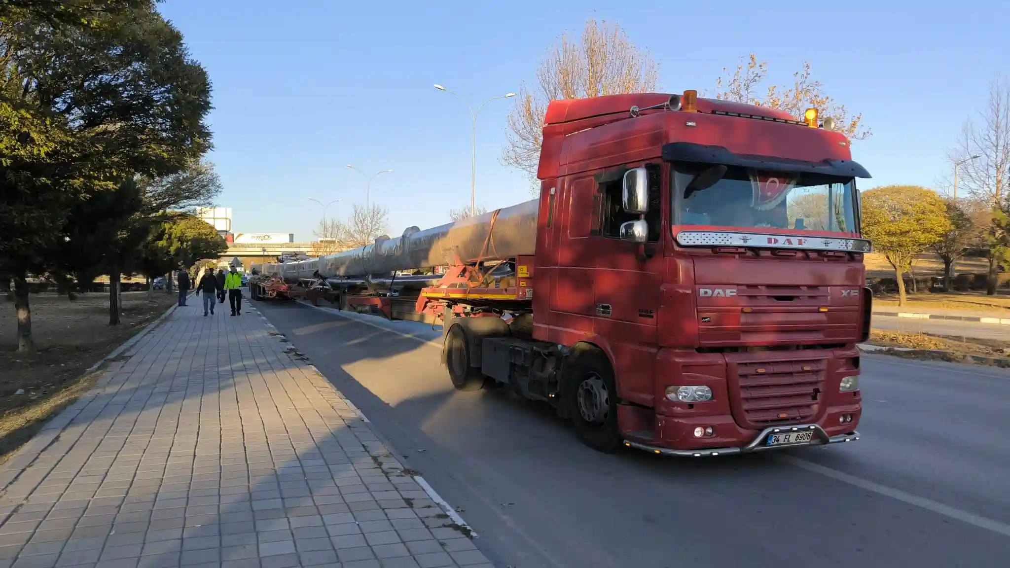 Kütahyada Yelken Direği Trafiği Felç Etti4