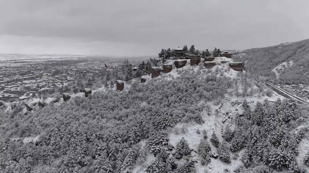 Kütahya'ya Mevsimin Ilk Karı Bekleniyor (2)