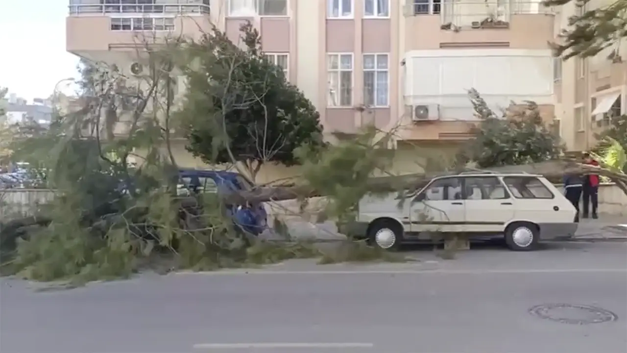 Mersin'de Işçilerin Kaldığı Tesiste Çatılar Uçtu, 1 Ölü, 1 Yaralı