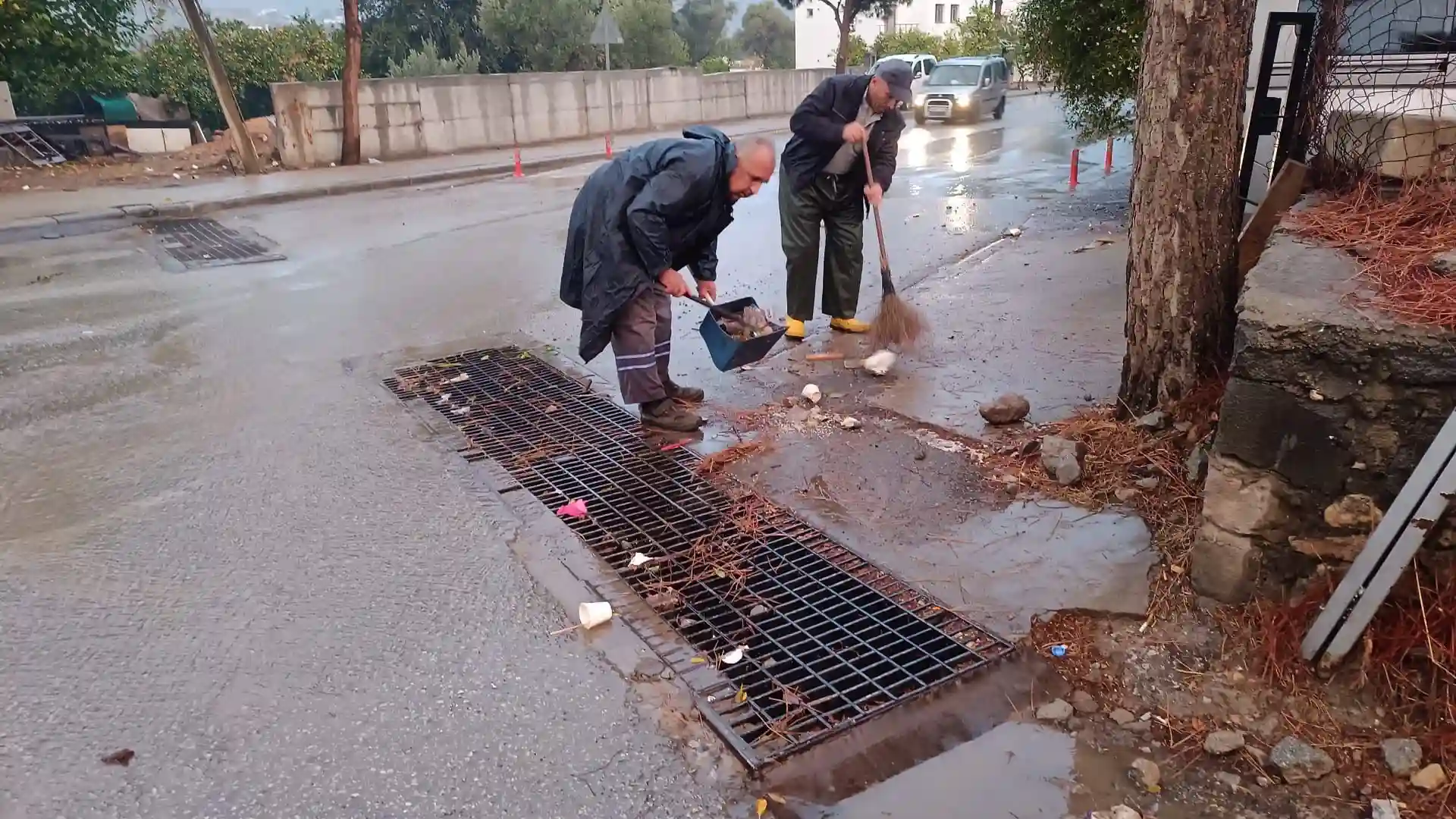 Muğla’da Sağanak Yağışı Hayatı Felç Etti (3)