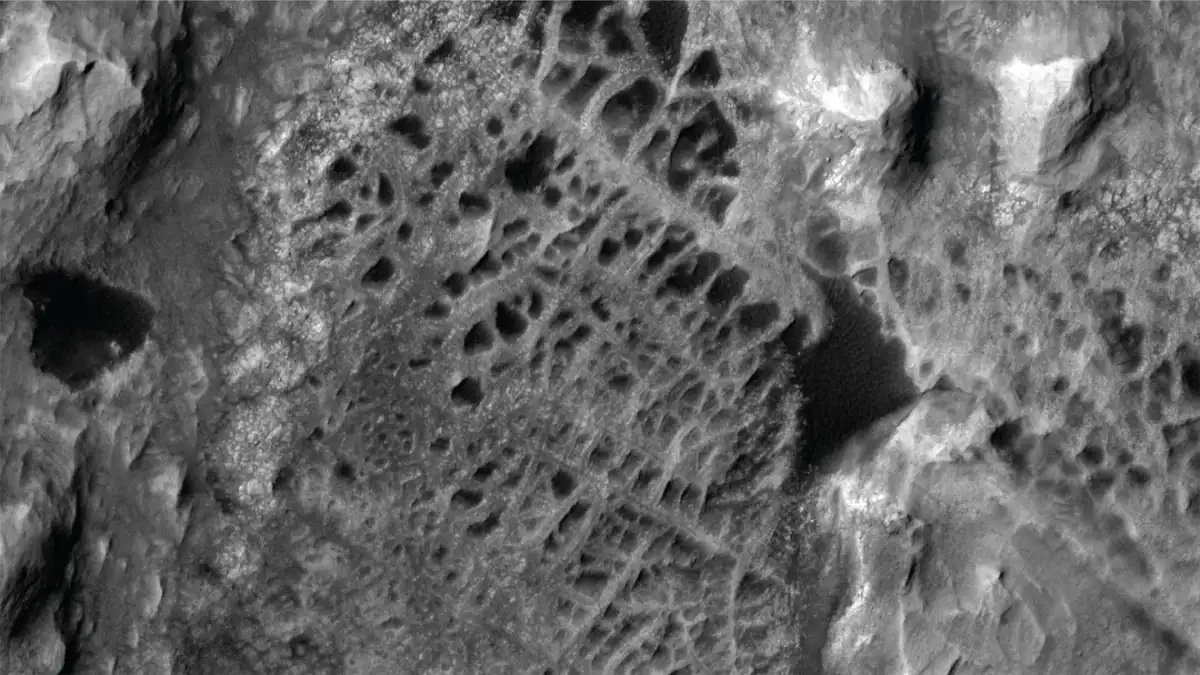 Nasa, Mars Yüzeyinden Fotoğraflar Paylaştı (3)