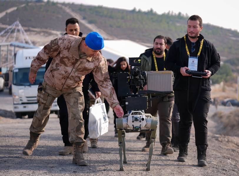 Silahlı Robot Köpek Bars, Keskin Nişancı Yarışmasında Hedefi Vurdu (4)