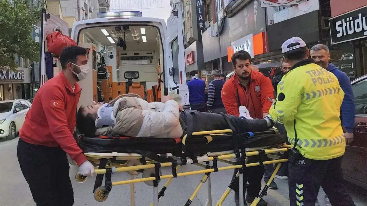 Aydın'da Motosiklet Yayaya Çarptı 2 Yaralı