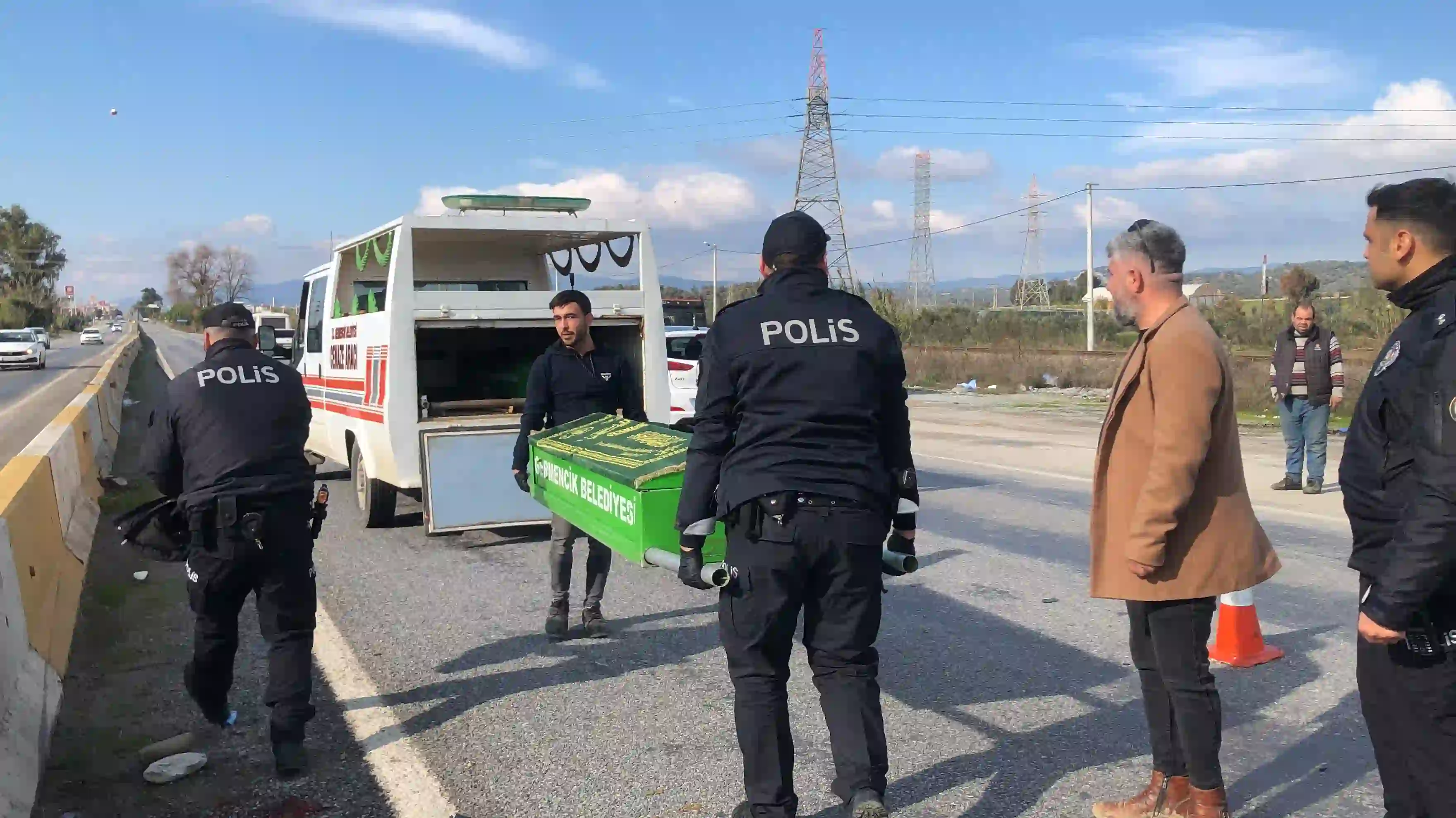 Aydın’da Yanlış Durakta Inen Kadına Kamyonet Çarptı, Hayatını Kaybetti1