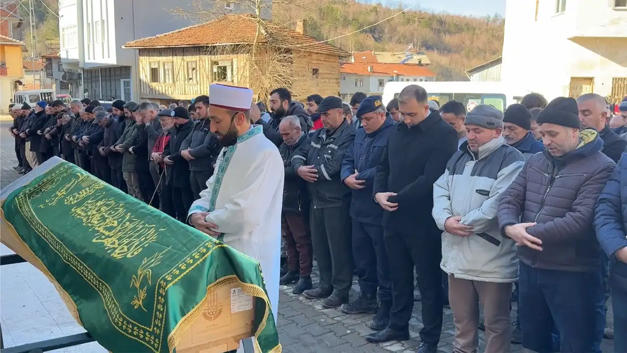 Bartın’da Derede Ölü Bulunan 5 Yaşındaki Çocuk Defnedildi1