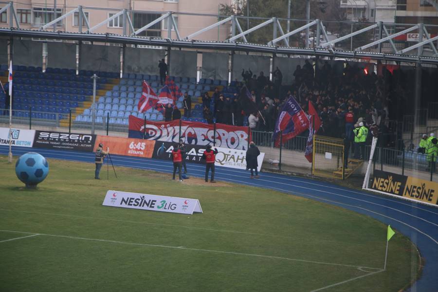 Belediye Kütahyaspor Ilk Yarıyı Önde Bitirdi  (2)