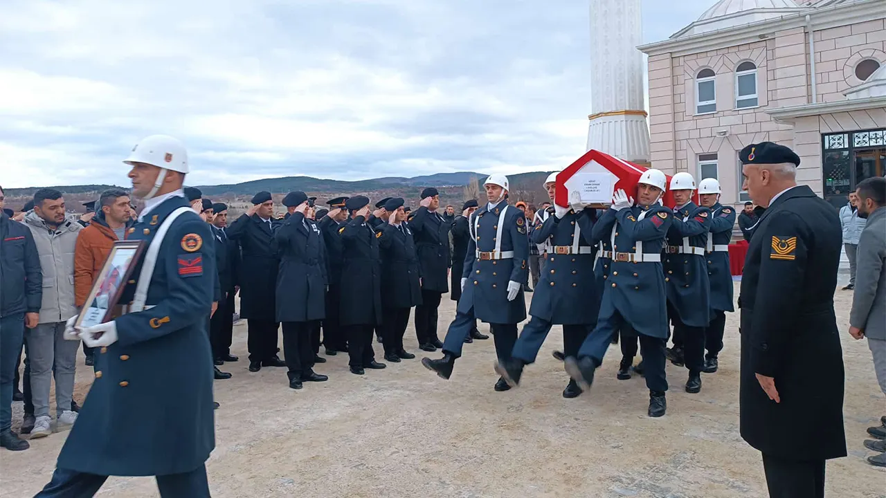 Beyin Kanaması Nedeniyle Ölen Kütahyalı Asker Defnedildi 3