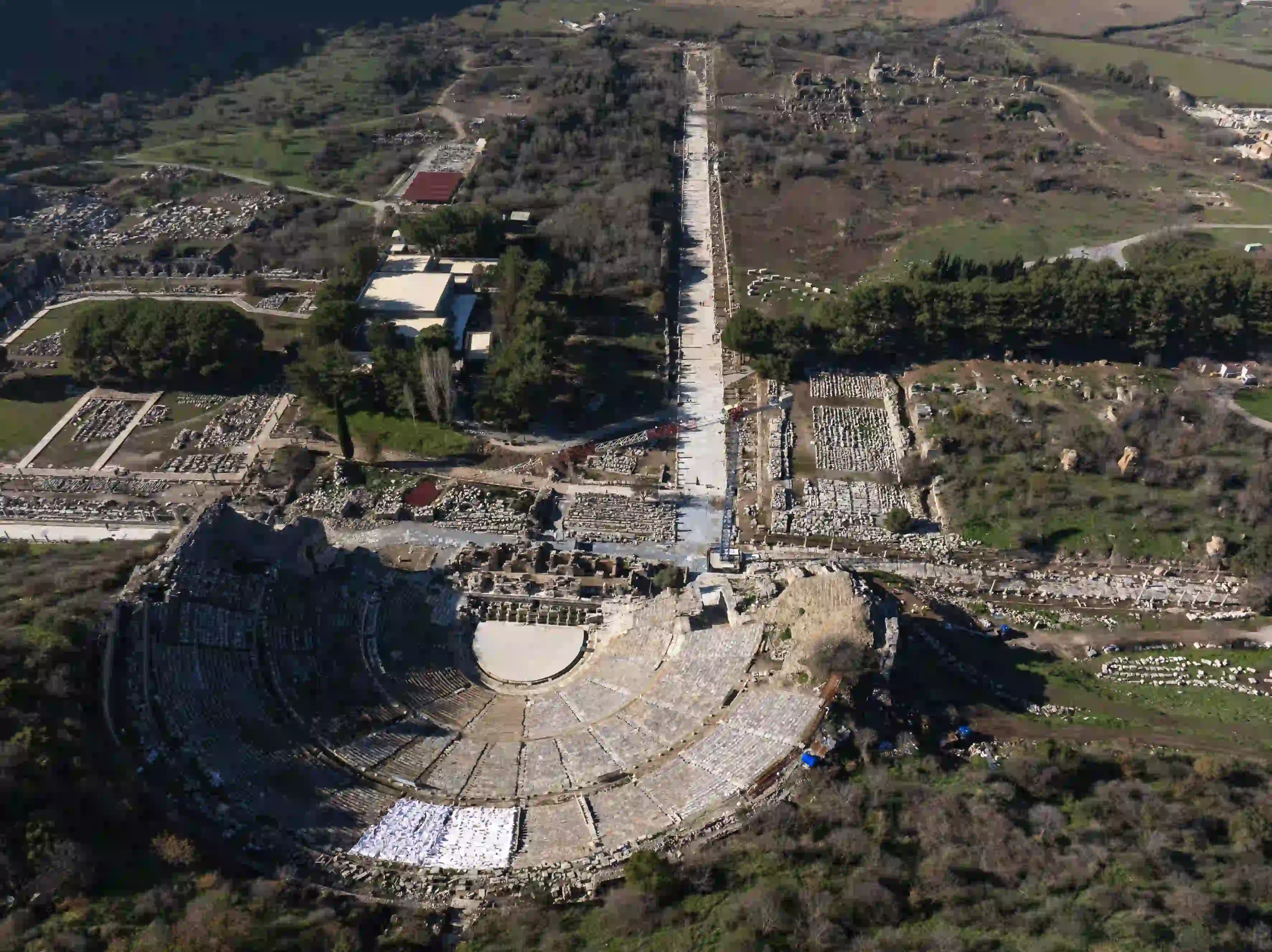 Efes’teki 70 Dönümlük Roma Hamamı Gün Yüzüne Çıkıyor (2)