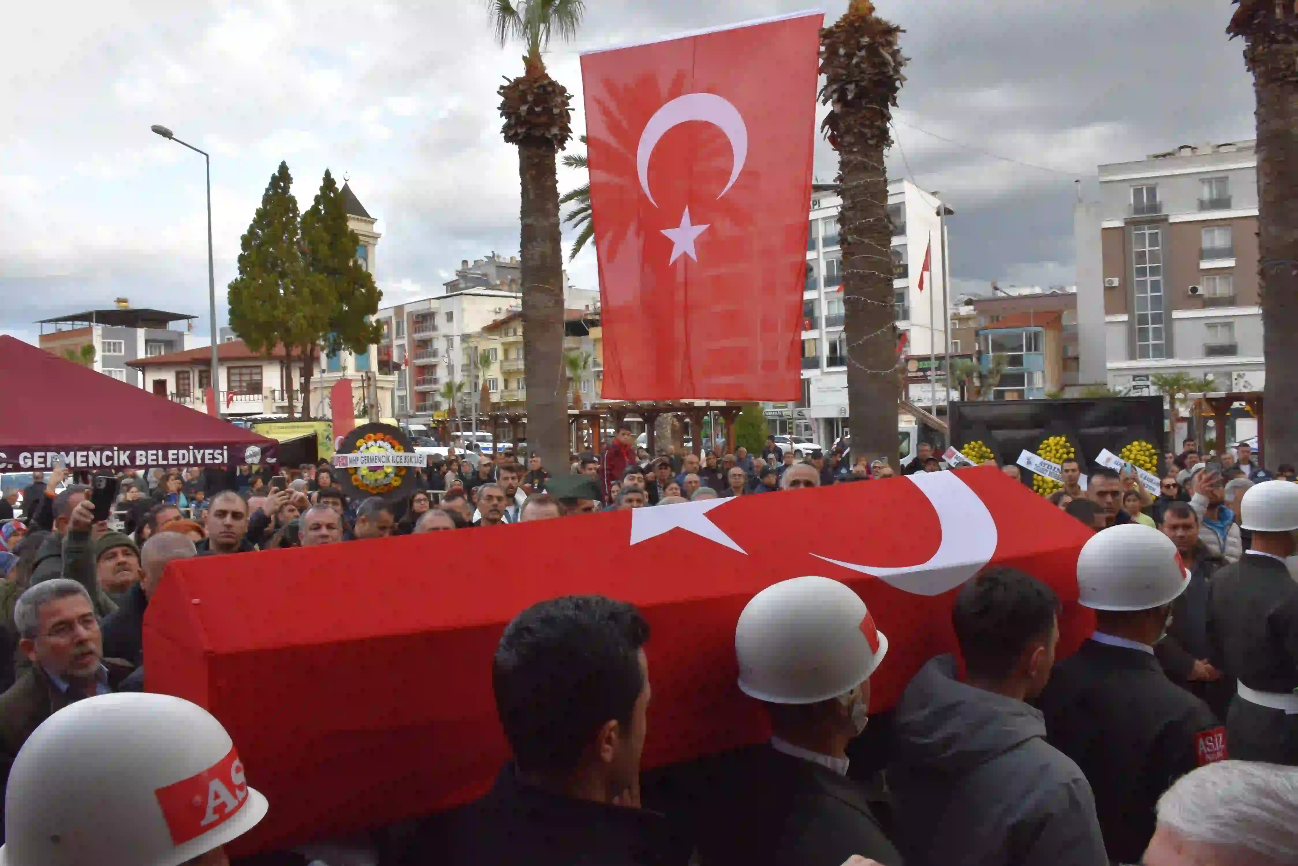 Helikopter Kazasında Şehit Olan Teğmen, Aydın’da Son Yolculuğuna Uğurlandı3