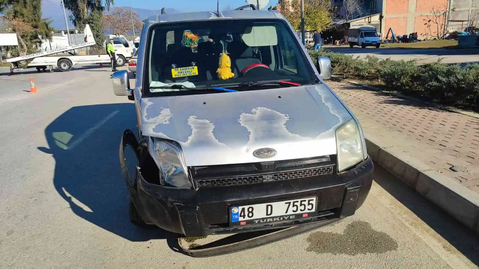 İzmir'de Trafik Kazası 2 Kişi Yaralandı (3)