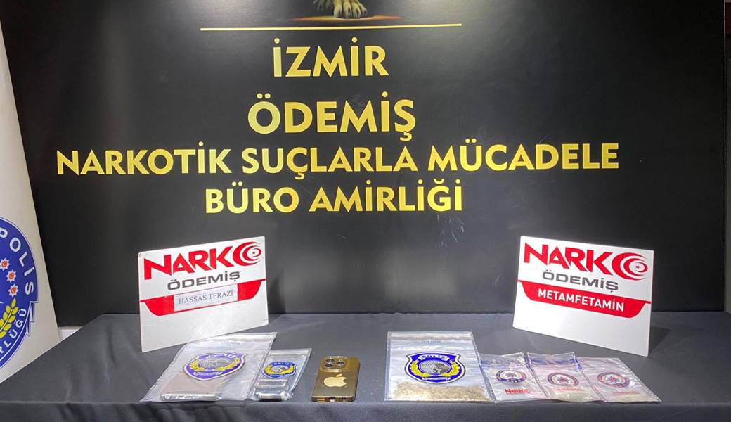 İzmir'de Uyuşturucu Operasyonu 3 Şüpheli Tutuklandı (1)