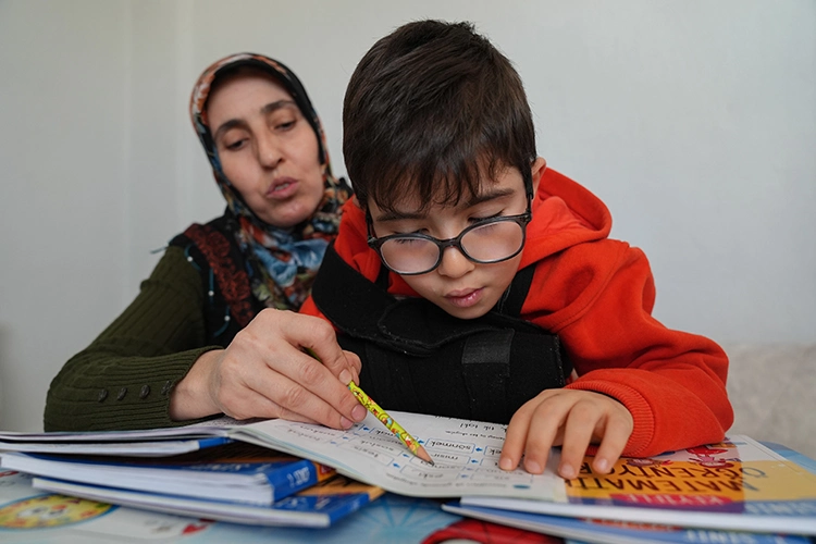 Kazadan Kurtulan Küçük Talha, Okuluna Kavuşmayı Bekliyor (3)