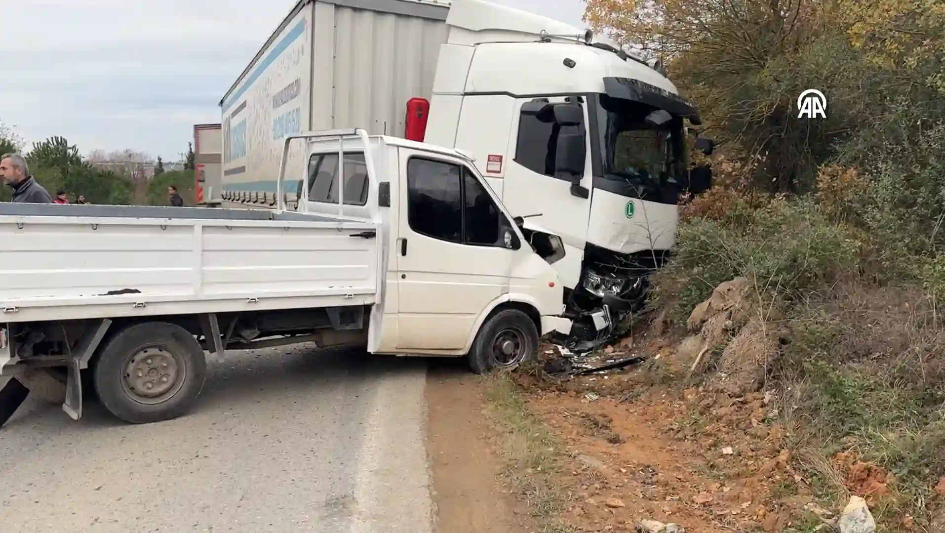 Kocaeli'nde Zincirleme Trafik Kzası 3 Yaralı