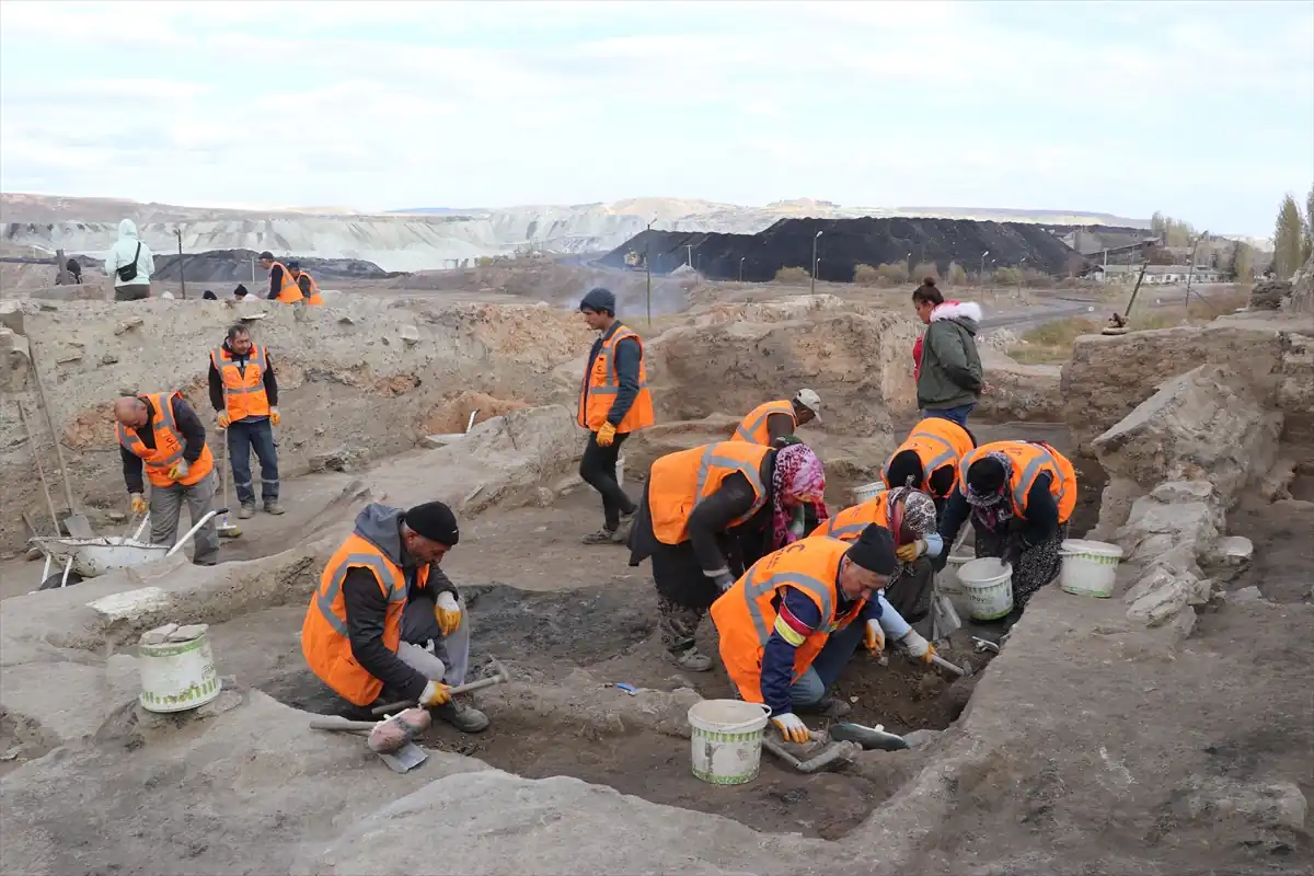 Kütahyada 4 Bin 400 Yıllık Silindir Mühür Bulundu4