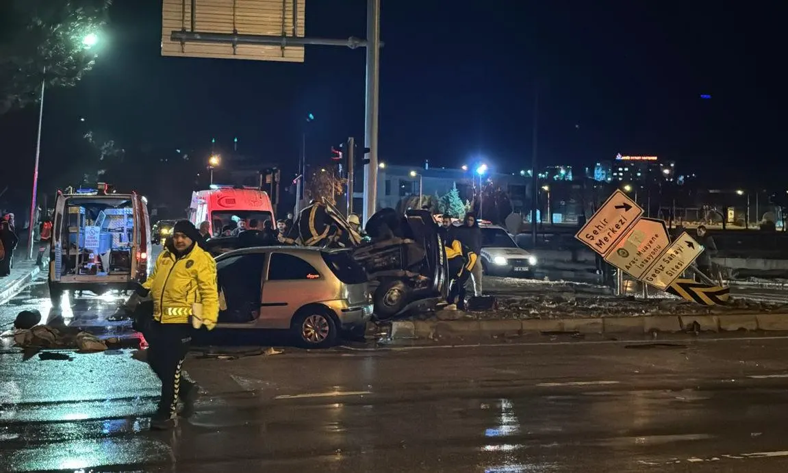 Kütahya'da Iki Otomobil Çarpıştı 2 Ölü, 2 Yaralı3