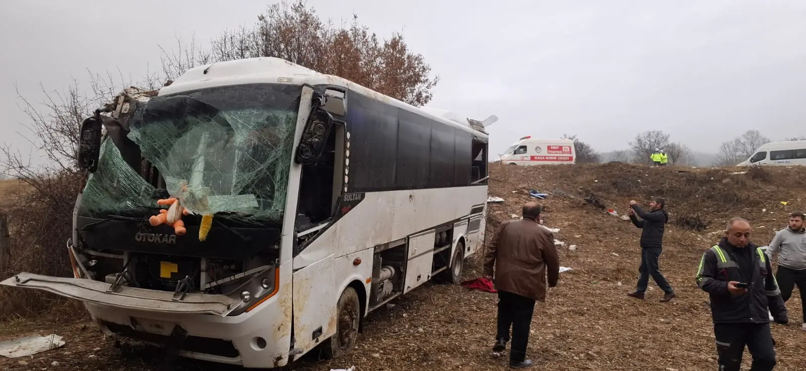 Kütahya'da Işçi Servisi Kaza Yaptı, Yaralılar Var (2)