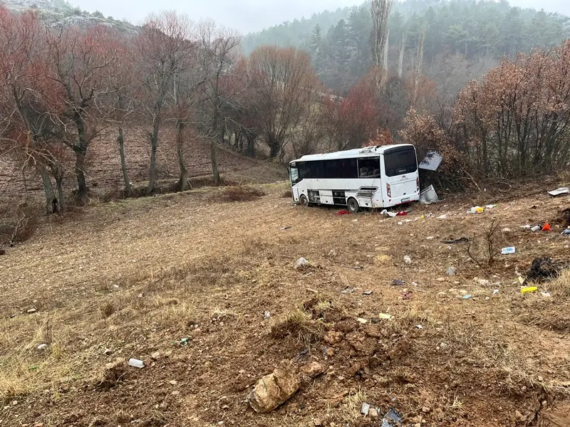 Kütahya'da Işçi Servisi Kaza Yaptı, Yaralılar Var (4)