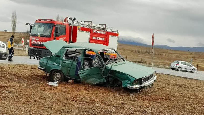 Kütahya'da Kamyonet Ile Otomobil Çarpıştı, 2 Yaralı (2)