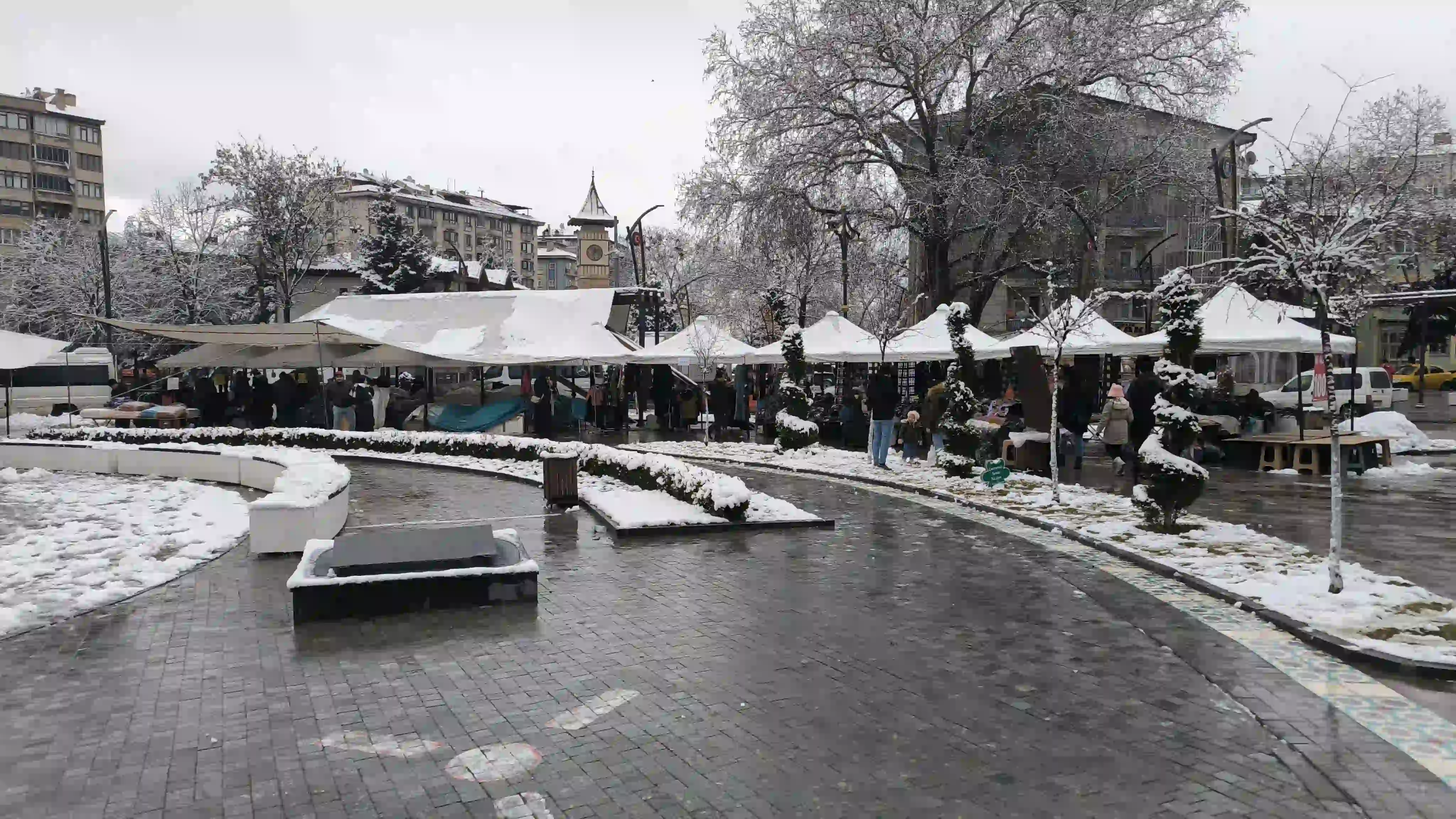 Kütahyada Kar Yağdı Ama Yöresel Lezzetlerden Vazgeçilmedi