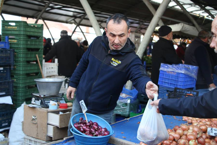 Kütahya’da Kış Geldi, Pazar Tezgahlarında Son Durum  (2)