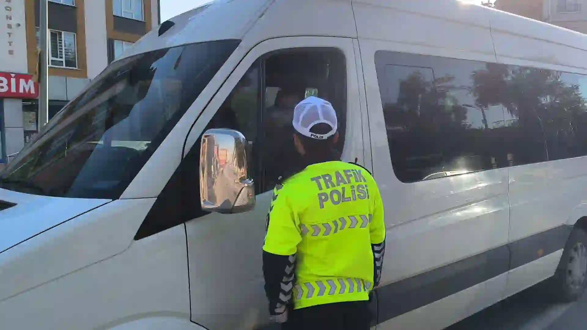 Kütahyada Polis Ekipleri Işçi Ve Öğrenci Servislerini Denetledi1