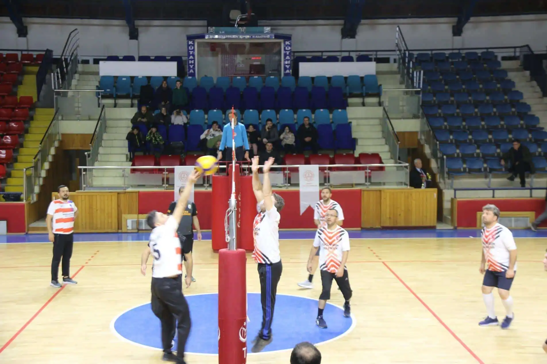 Kütahya’da Voleybolda Kazanan Şehitler Ortaokulu2