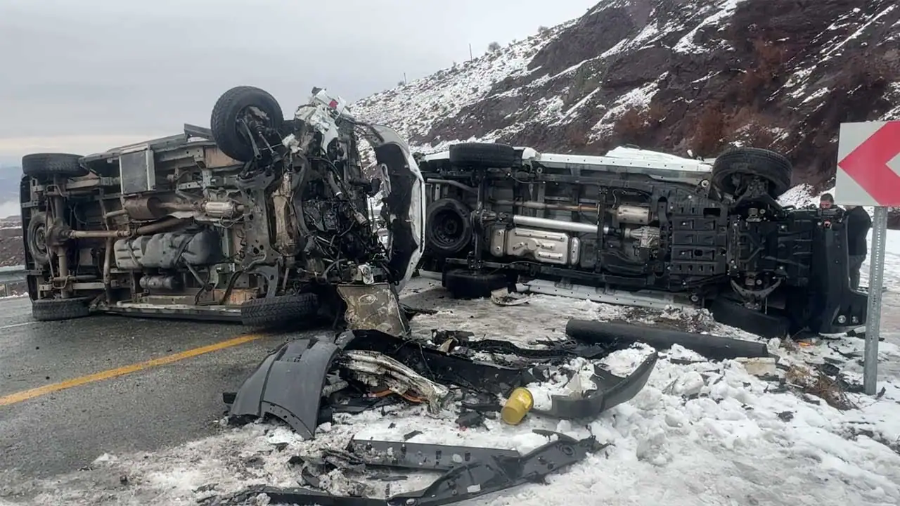 Malatya'da Ambulans Ve Kamyonet Çarpıştı 7 Yaralı1