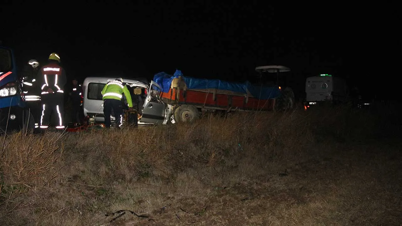 Manisa'da Trafik Kazasında 1 Ölü, 2 Yaralı (8)