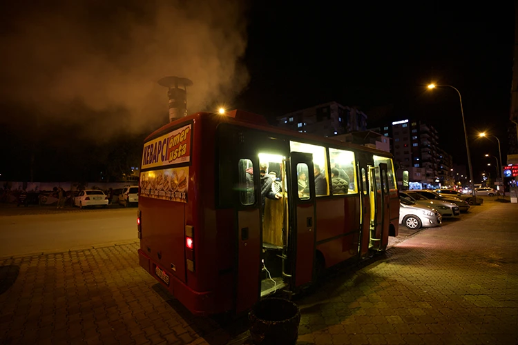 Mobil Kebapçı, Araçta Yemek Ve Şehir Turu Hizmeti Sunuyor