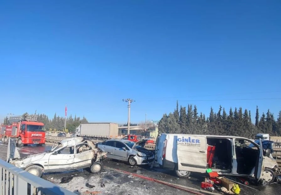 Muğlada Trafik Kazası7 Yaralı Yangın Paniği1