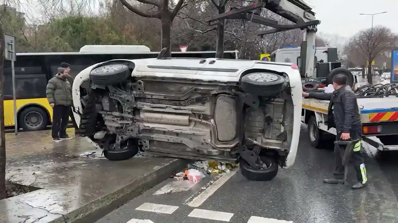 Polis Aracıyla Çarpışan Sürücü Yaralandı1