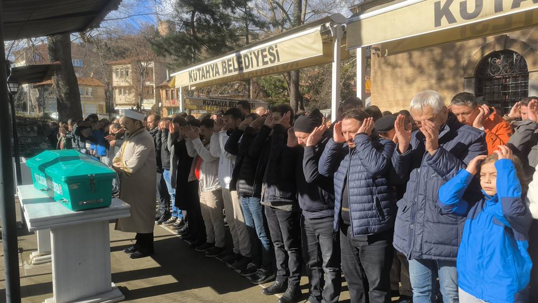 Trafik Kazasında Vefat Eden Kütahyalı Çinici Defnedildi  (3)