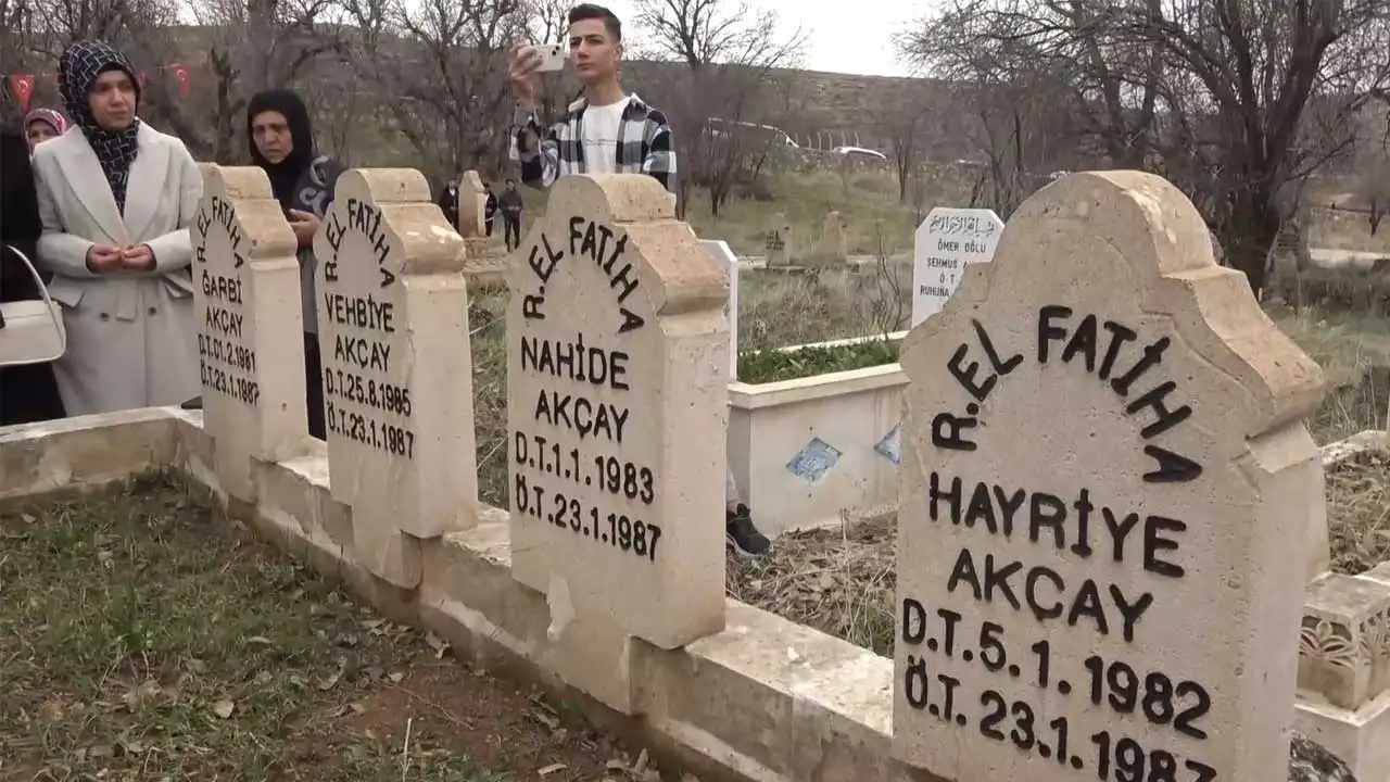 38 Yıl Önce Teröristlerin Katlettiği 10 Kişi Mezarı Başında Anıldı