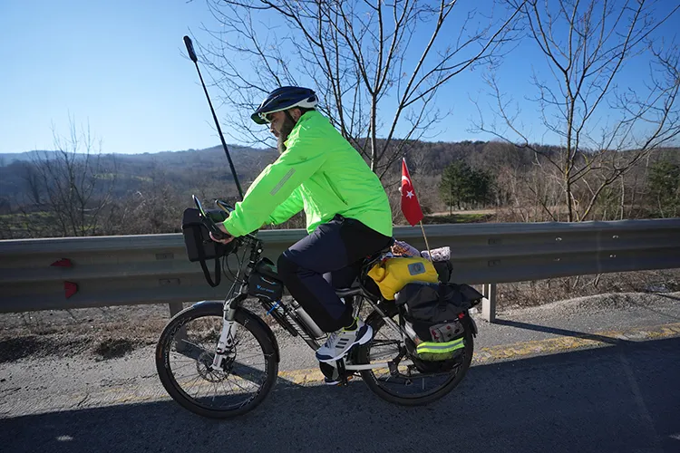 Almanya'dan Yola Çıkan Bisikletli Umre Yolcusu Mekke'ye Pedal Çeviriyor1