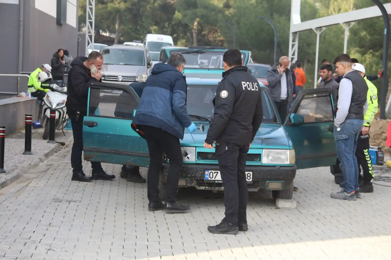 Bursa'da Otomobil Çaldılar Manisa'da Yakalandılar (2)