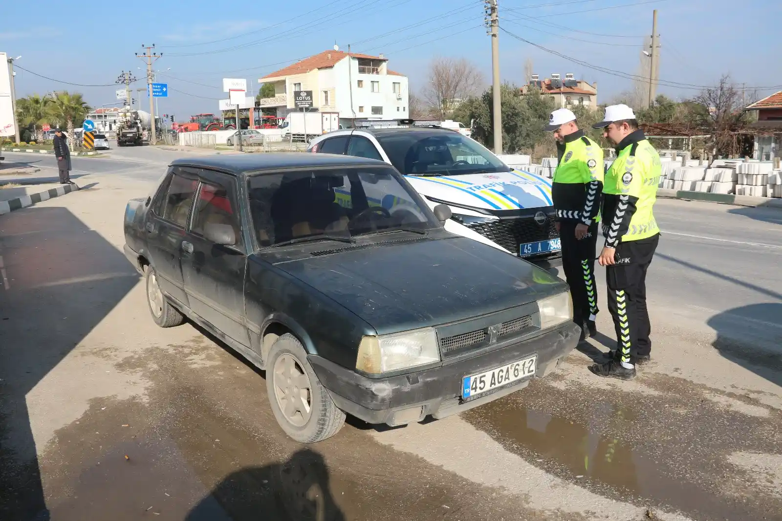 Bursa'da Otomobil Çaldılar Manisa'da Yakalandılar (3)