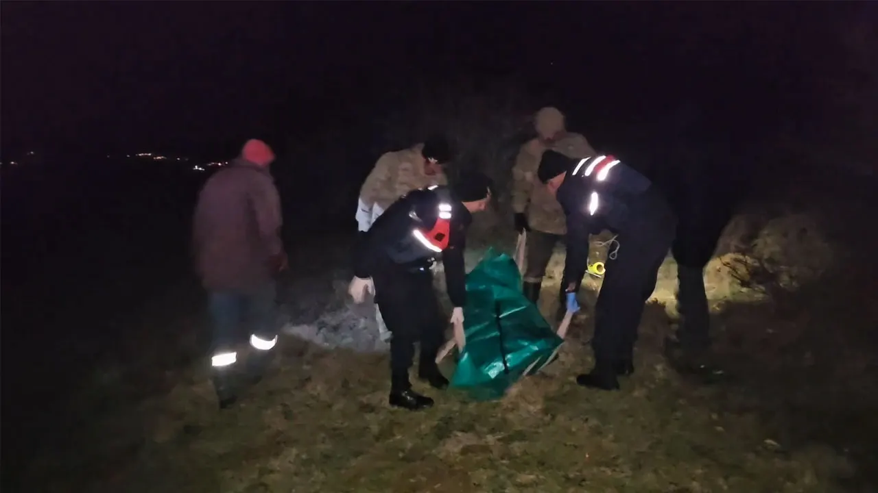 Çorum'da Ormanlık Alanda Erkek Cesedi Bulundu1