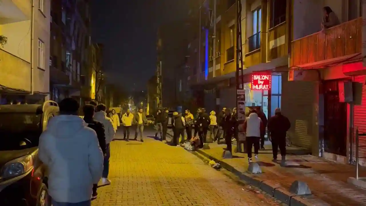 İstanbul'da Çay Ocağına El Bombası Atıldı1